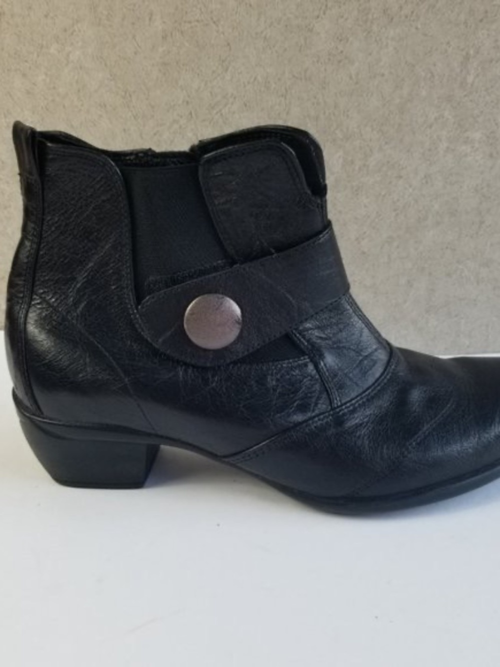 Ladies Black ankle boot-low heel size 38/8